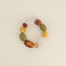 Afbeelding in Gallery-weergave laden, statement kralen armband van resin in herfst tinten
