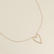 Afbeelding in Gallery-weergave laden, fijn goudkleurig collier met groot open hart | stainless steel
