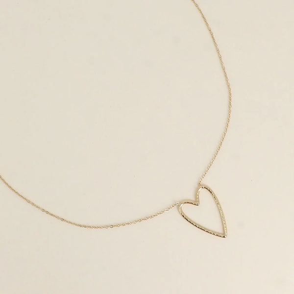 fijn goudkleurig collier met groot open hart | stainless steel