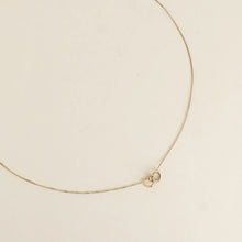 Afbeelding in Gallery-weergave laden, fijn goudkleurig collier met open hartjes in elkaar | stainless steel
