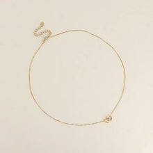 Afbeelding in Gallery-weergave laden, fijn goudkleurig collier met open hartjes in elkaar | stainless steel
