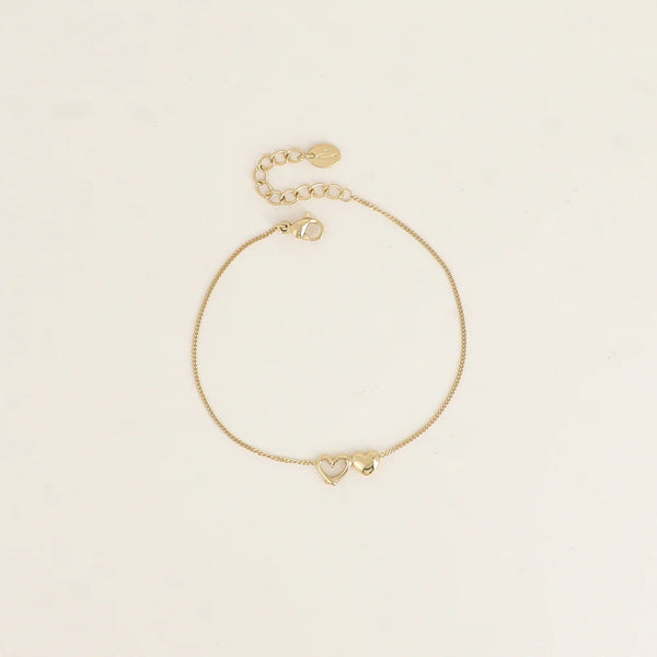 fijn goudkleurig armbandje met hartjes | stainless steel