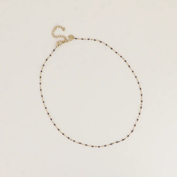 fijn goudkleurig kettinkje met bruine bolletjes | stainless steel