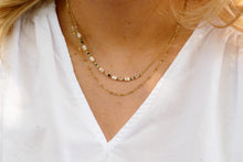 Afbeelding in Gallery-weergave laden, goudkleurig dubbel collier met mineralen, pareltjes en goudkleurige accenten

