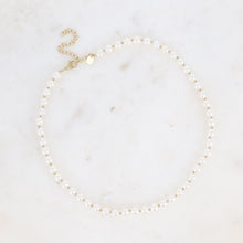 Afbeelding in Gallery-weergave laden, wit parel collier met goudkleurige bolletjes
