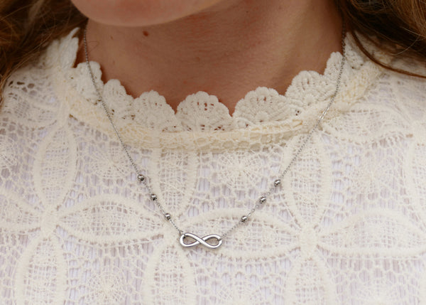 fijn zilverkleurig collier met infinity teken | stainless steel