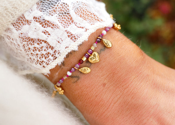 fijn armbandje van paarse mineralen ✨ met goudkleurige accenten