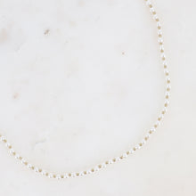 Afbeelding in Gallery-weergave laden, witte pareltjes met goudkleurige bolletjes collier stainless steel
