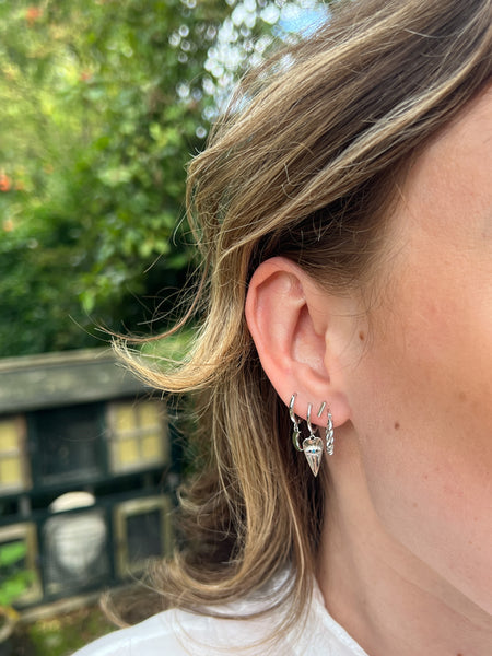 smalle gevlochten oorringen van echt zilver