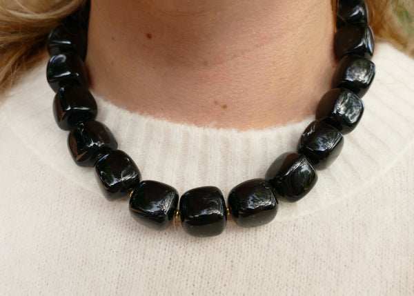 statement collier van grote vierkante zwarte kralen