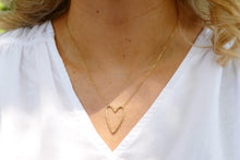 Afbeelding in Gallery-weergave laden, fijn goudkleurig collier met groot open hart | stainless steel
