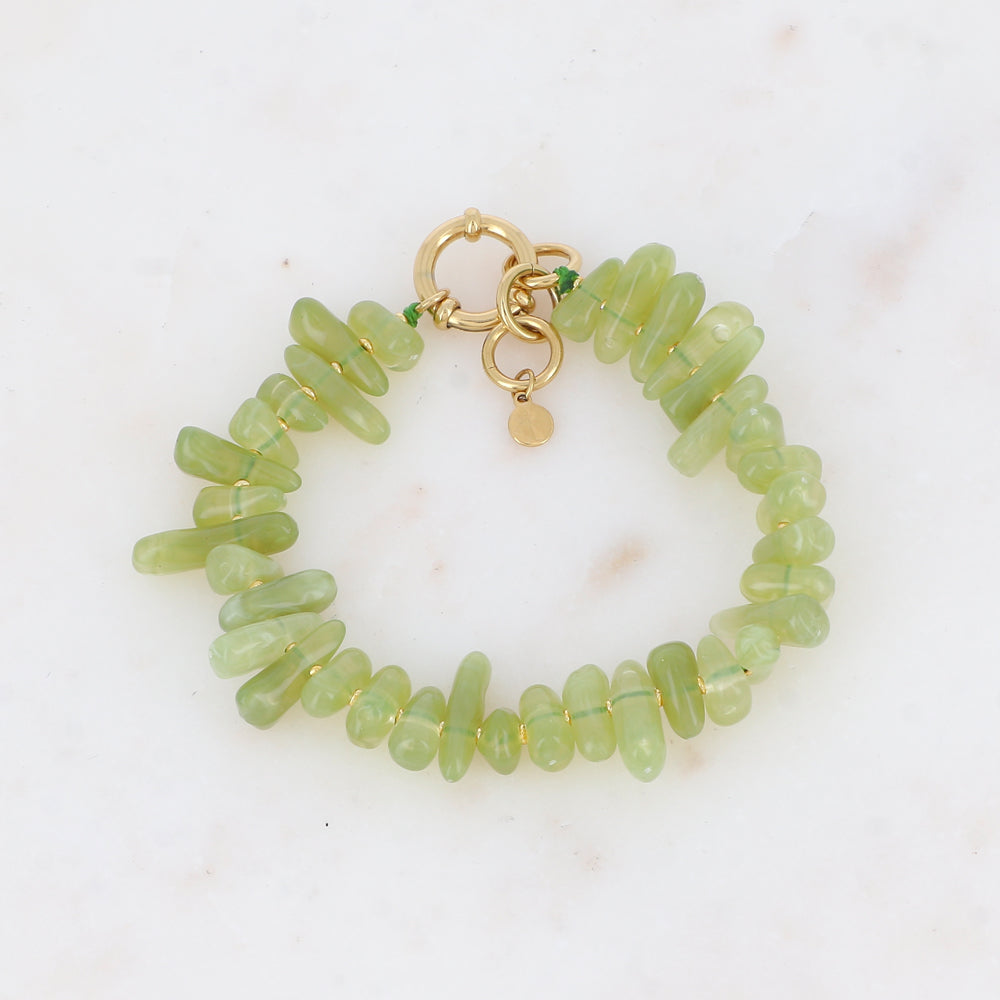 zacht groen kralen armband van resin en stainless steel