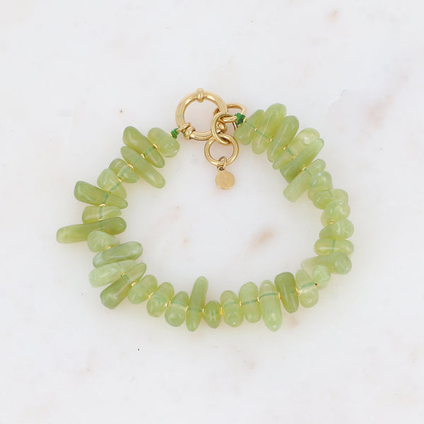 zacht groen kralen armband van resin en stainless steel