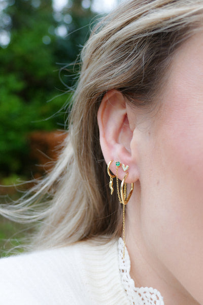 goudkleurige fijne oorhangers met groene steen | echt zilver + laagje goud