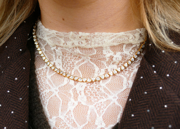 goudkleurig tennis collier met hartvormige zirkonia steentjes