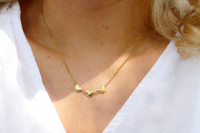 Afbeelding in Gallery-weergave laden, fijn goudkleurig collier met 3 hartjes | stainless steel
