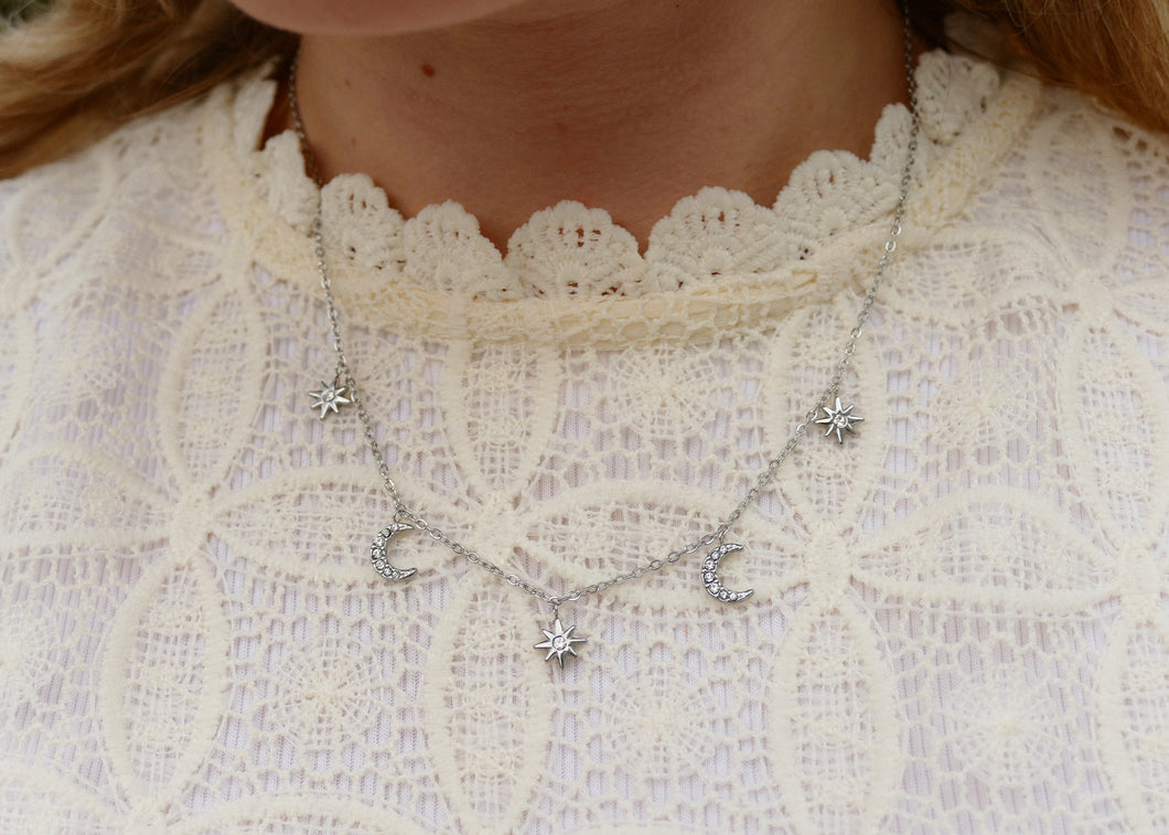 fijn zilverkleurig collier met sterren | stainless steel