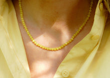 Afbeelding in Gallery-weergave laden, lemon mineralen collier met goudkleurig slot
