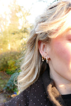 Afbeelding in Gallery-weergave laden, feestelijke oorringen met stervormige hangers met steentjes | echt zilver + laagje goud
