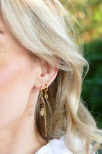 Afbeelding in Gallery-weergave laden, goudkleurige oorhangers met bruine accenten en lang kettingwerk | stainless steel
