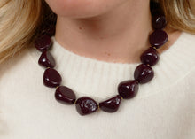 Afbeelding in Gallery-weergave laden, statement collier van donker bordeaux rode kralen
