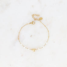 Afbeelding in Gallery-weergave laden, fijne goudkleurige armband met hartje en witte pareltjes | stainless steel
