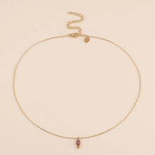 Afbeelding in Gallery-weergave laden, fijn goudkleurig collier met bordeaux hangertje | stainless steel

