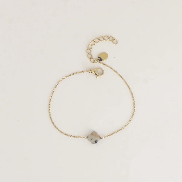 Fijn goudkleurig armbandje met klavertje vier | stainless steel