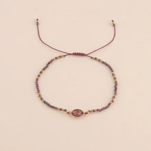 Afbeelding in Gallery-weergave laden, fijn bordeaux rood mineralen armbandje met goudkleurige accenten
