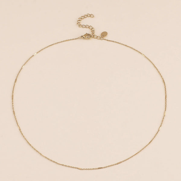 fijn goudkleurig kettinkje met subtiel patroon | stainless steel