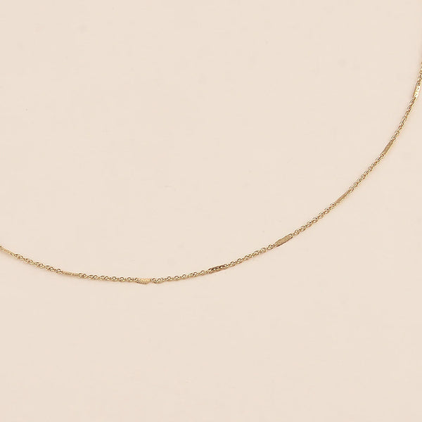 fijn goudkleurig kettinkje met subtiel patroon | stainless steel