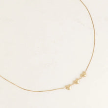 Afbeelding in Gallery-weergave laden, fijn goudkleurig collier met 3 hartjes | stainless steel
