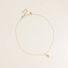 Afbeelding in Gallery-weergave laden, fijn goudkleurig half lang collier met klavertje vier | stainless steel
