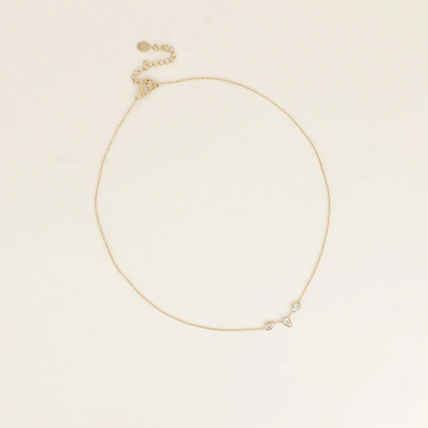 fijn goudkleurig kettinkje met 3 ovale zirkonia steentjes | stainless steel
