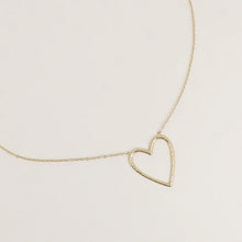 Afbeelding in Gallery-weergave laden, goudkleurig fijn collier met groot open hart | stainless steel
