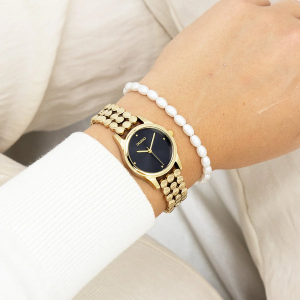 goudkleurig oozoo horloge met versierde band en zwarte wijzerplaat