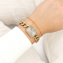 Afbeelding in Gallery-weergave laden, goudkleurig rechthoekig horloge met taupe wijzerplaat en grove schakelband | oozoo
