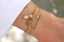 Afbeelding in Gallery-weergave laden, goudkleurig schakelarmbandje met bedeltjes | stainless steel
