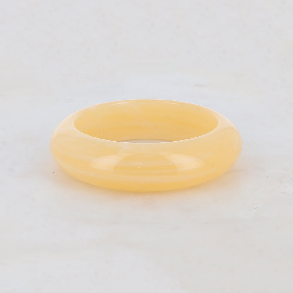 statement bangle van resin in butter yellow