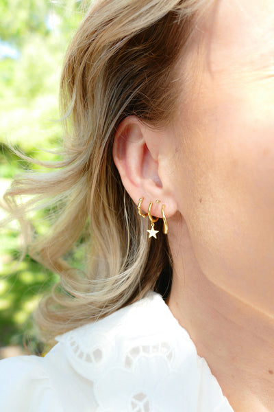 verguld gouden gladde wave oorringen | echt zilver | 15 mm