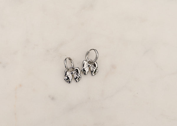 zilverkleurige oorringen met strikjes | stainless steel