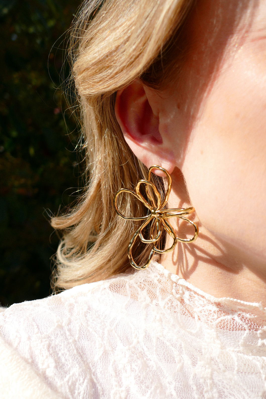 statement bloem oorknoppen | stainless steel