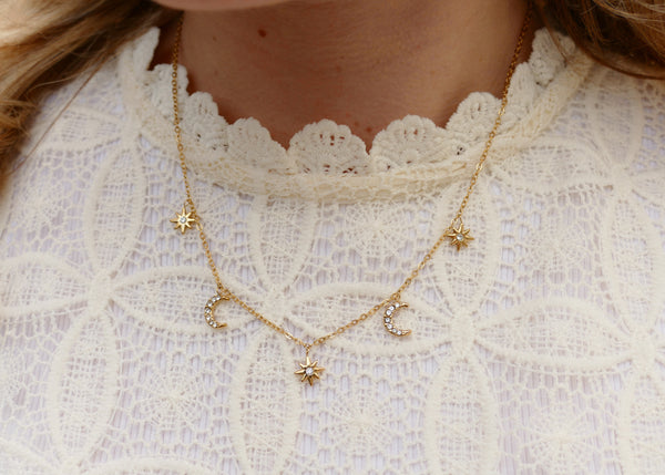 fijn goudkleurig collier met sterren | stainless steel