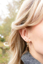 Afbeelding in Gallery-weergave laden, feestelijke oorhangers met stervormige hangers met steentjes | echt zilver + laagje goud
