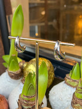 Afbeelding in Gallery-weergave laden, zilverkleurige brede gladde druppel oorbellen van stainless steel
