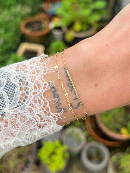 gouden gourmette schakel armbandje met glimmende muntjes | 14 karaat