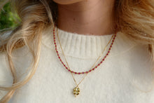 Afbeelding in Gallery-weergave laden, fijn collier van fuchsia roze mineralen met accenten van stainless steel
