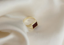 Afbeelding in Gallery-weergave laden, 14 krt geel gouden cachet ring met carneool
