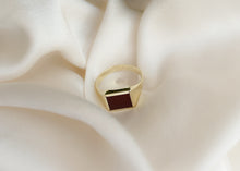 Afbeelding in Gallery-weergave laden, 14 krt geel gouden cachet ring met carneool
