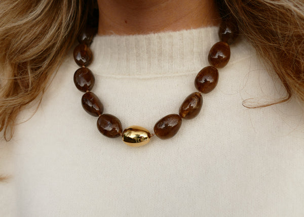 bruin statement kralen collier